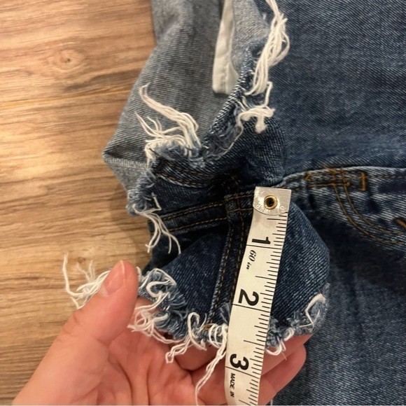 Abercrombie & Fitch High Rise Mom Short - Picture 9 of 9